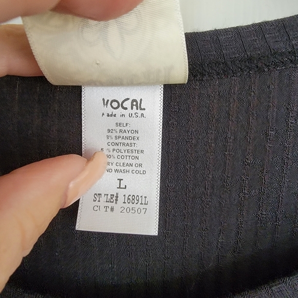 VOCAL Lace Bottom Embellished Top - Picture 4 of 5